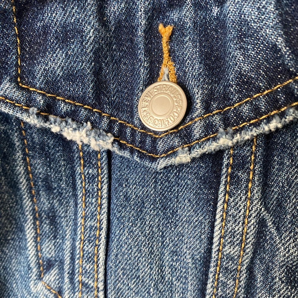 Levi’s Denim Jacket - Picture 13 of 13